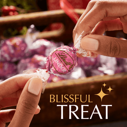 Lindt Lindor Strawberries & Cream Chocolate Truffles Box 200g - UK Food & Drink - 8003340097619